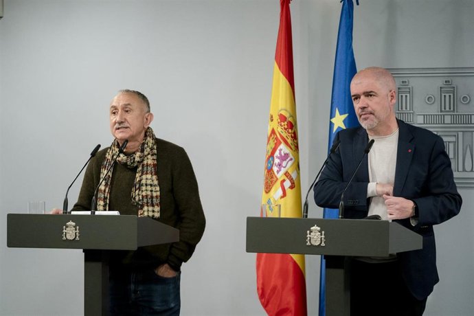 Los secretarios generales de UGT y de CCOO, Pepe Álvarez (izda) y Unai Sordo (dcha)