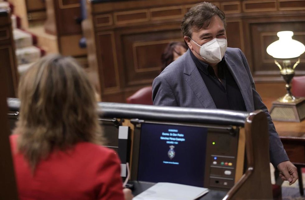 Archivo - El diputado de Teruel Existe, Tomás Guitarte, durante una sesión plenaria en el Congreso de los Diputados, a 21 de julio de 2021, en Madrid (España). En el pleno se decide la convalidación o derogación de reales decretos-leyes relativos a la r