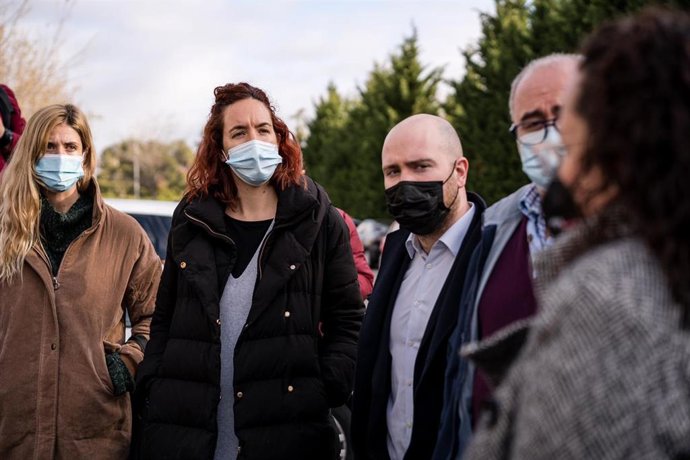 La portavoz adjunta de Más Madrid en la Asamblea, María Pastor, junto al diputado Alejandro Sánchez