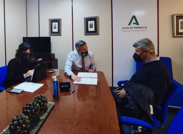 Reunión con el alcalde de Vilches.