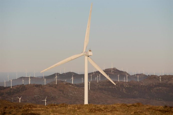 Aerogeneradores en el Parque eólico de O Fiouco, de la Serra do Xistral, en la comarca de Terra Cha, a 22 de febrero de 2022, en Abadín, en Lugo, Galicia (España).