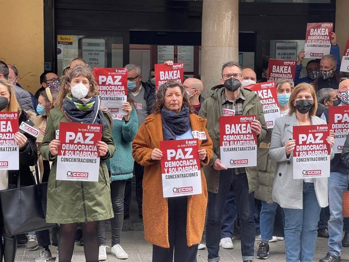 Concentración de CCOO Euskadi contra la guerra de Ucrania