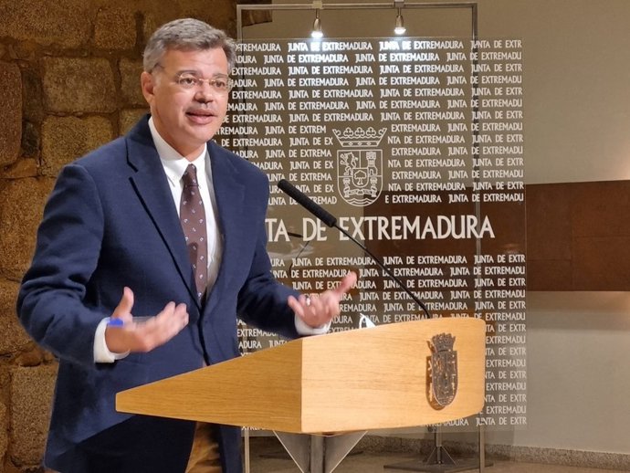 El portavoz de la Junta de Extremadura, Juan Antonio González, en rueda de prensa tras el Consejo de Gobierno autonómico