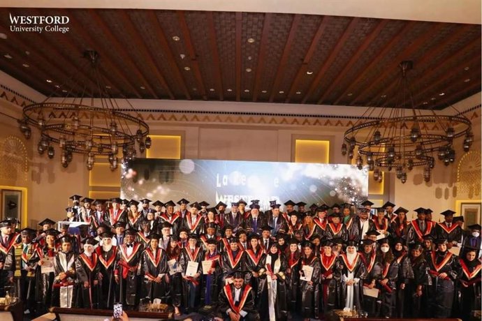 Graduación en Dubái de un grupo de estudiantes del Masters in Business Administration (MBA) que la UCAM imparte en el emirato junto a Westford University College