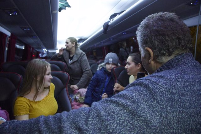 Detalle del interior del autobús con refugiados ucranianos que llegó a Sevilla este 8 de marzo.