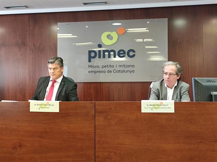 El presidente de Pimec, Antoni Cañete, y el director de Estudios y Políticas Sectoriales de Pimec, Moiss Bonal, en rueda de prensa