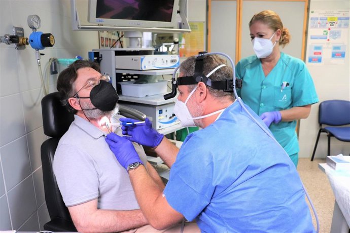 Consulta específica para el seguimiento de personas laringectomizadas portadoras de prótesis fonatoria en el Hospital Universitario Juan Ramón Jiménez.