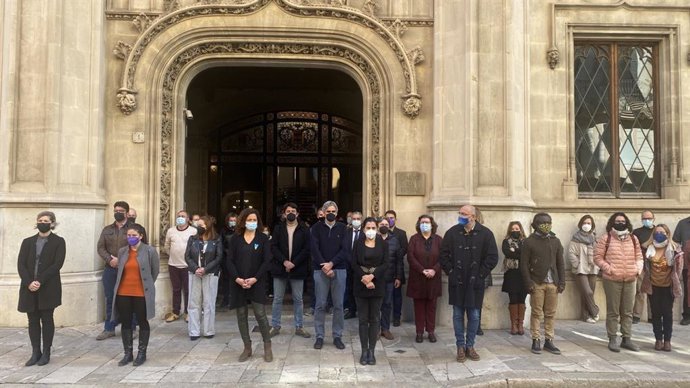 Minuto de silencio por el pueblo de Ucrania en el Consell de Mallorca.