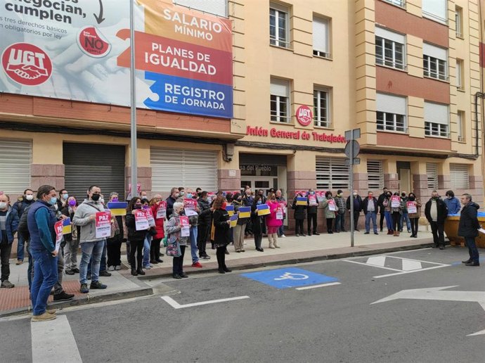 CONCENTRACIÓN EN UGT LA RIOJA EN CONTRA DE LA GUERRA DE UCRANIA