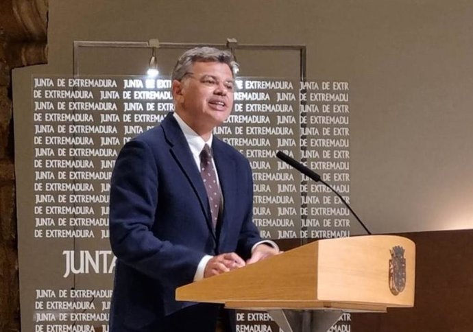 El portavoz de la Junta de Extremadura, Juan Antonio González, en rueda de prensa