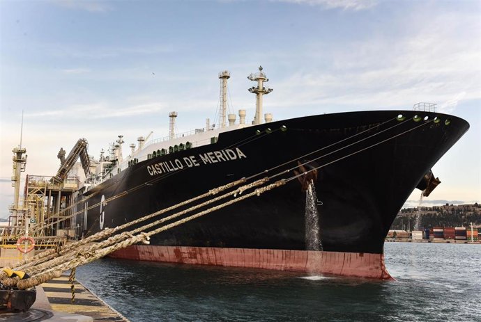 Archivo - Naturgy realiza la primera entrega en España de un cargamento de GNL neutro en carbono