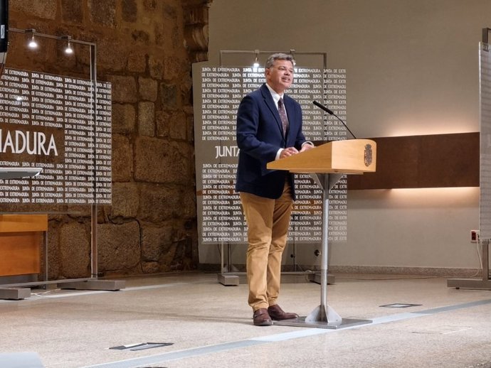 El portavoz de la Junta de Extremadura, Juan Antonio González, en rueda de prensa tras el Consejo de Gobierno autonómico