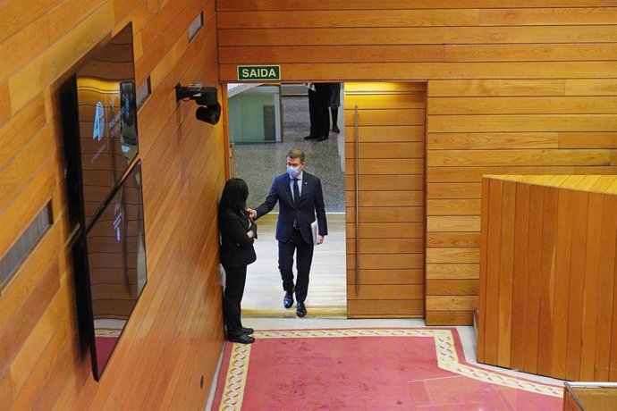El presidente de la Xunta de Galicia, Alberto Núñez Feijóo, a su llegada a una sesión de control en el Parlamento de Galicia.