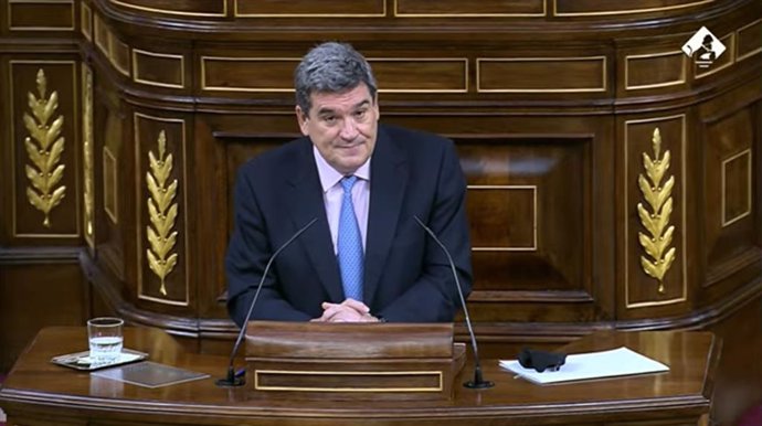 El ministro de Inclusión, Seguridad Social y Migraciones, José Luis Escrivá, en el Pleno del Congreso este miércoles 9 de marzo de 2022