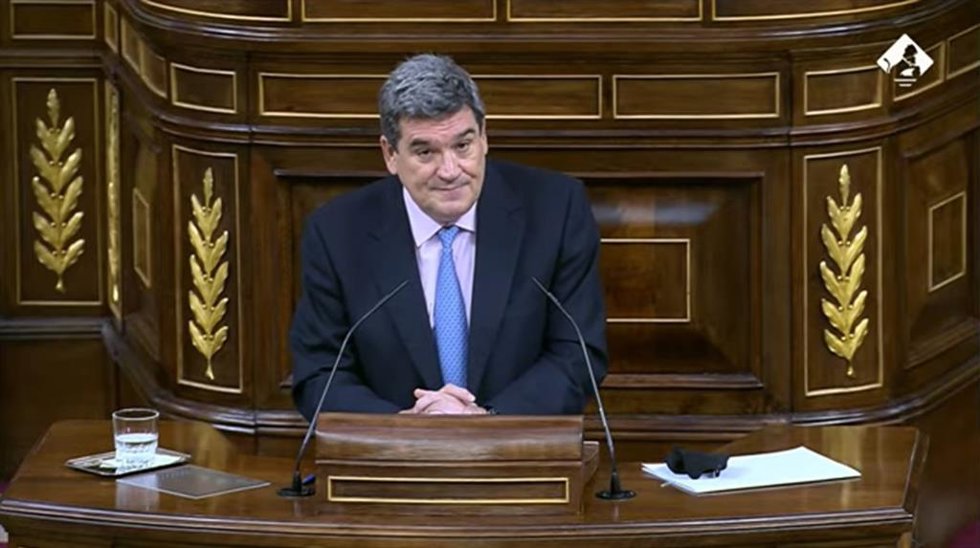 El ministro de Inclusión, Seguridad Social y Migraciones, José Luis Escrivá, en el Pleno del Congreso este miércoles 9 de marzo de 2022