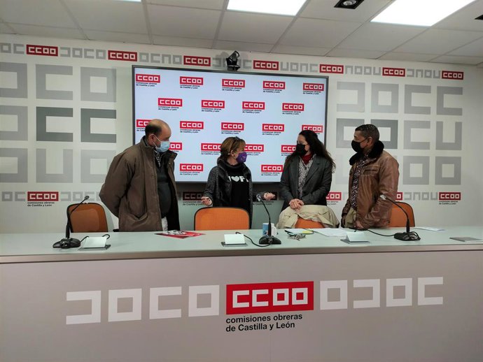 CCOO y representantes de asociaciones de inmigrantes en la presentación de la carta enviada a Mañueco.