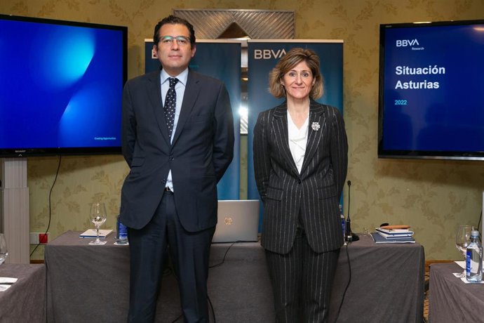 Miguel Cardoso, economista jefe para España de BBVA Research, y Marta Alonso, directora de la Territorial Noroeste de BBVA