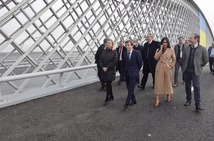 Inauguración del puente de la Concordia de Valdebebas, en la intersección entre la calle José Antonio Fernández Ordóñez y la calle Julio Cano Laso, a 9 de marzo de 2022