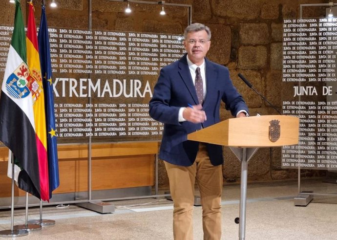 El portavoz de la Junta de Extremadura, Juan Antonio González, en rueda de prensa
