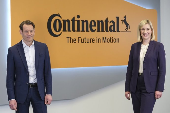 Nikolai Setzer, consejero delegado de Continental y Katja Dürrfeld, directora de Finanzas, Controlling y IT