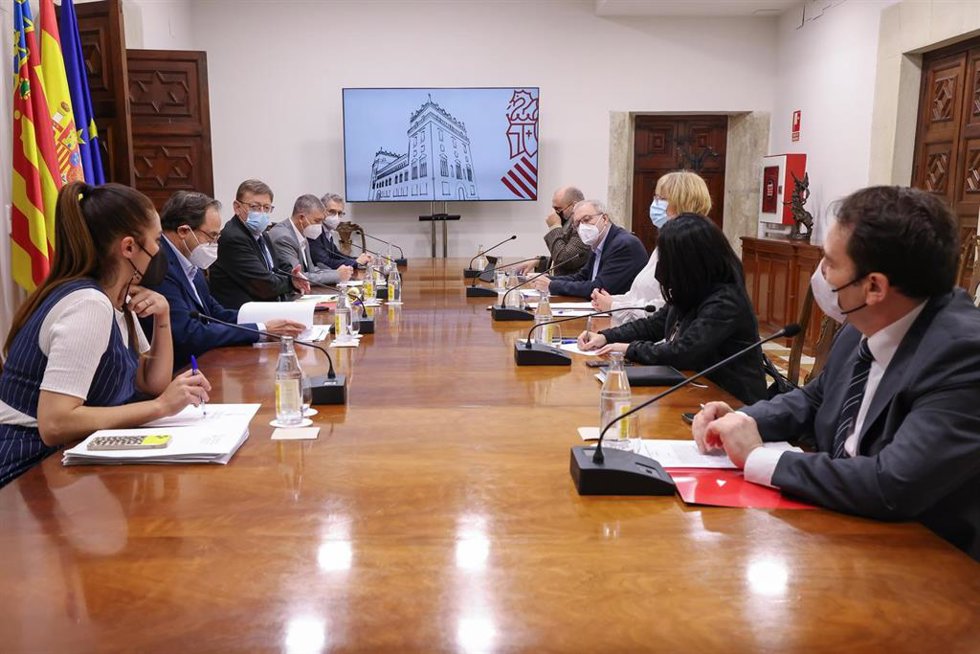 El president de la Generalitat, Ximo Puig, se reñune con consellers para analizar los efectos en sectores económicos de la crisis energética.