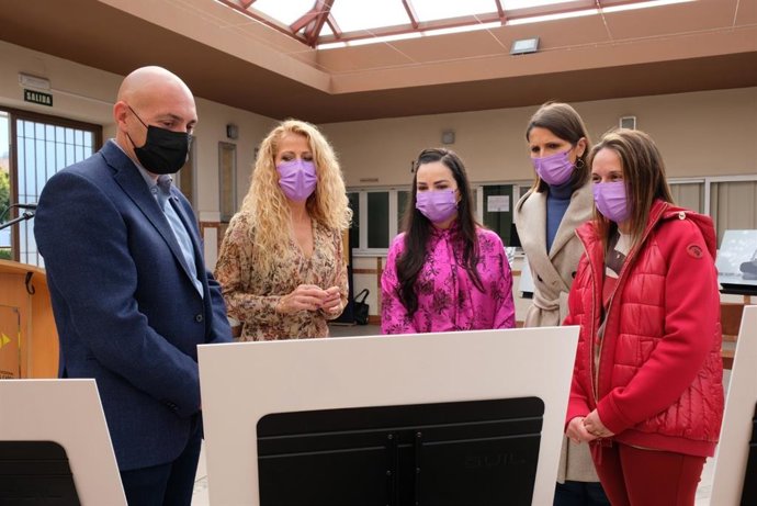 La delegada de Educación celebra el Día Internacional de la Mujer con la comunidad educativa