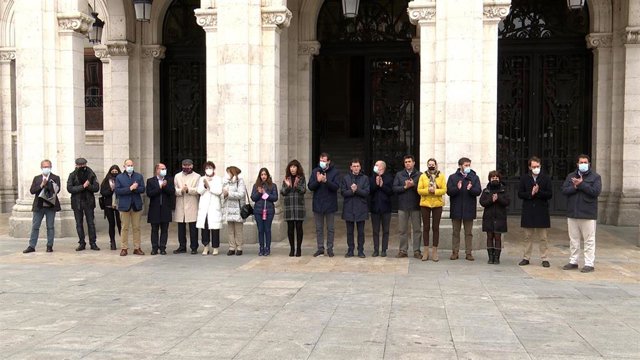 Concentración a la puerta del Ayuntamiento de Valladolid.