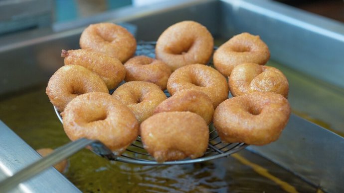 Buñuelos en un puesto de venta fallero