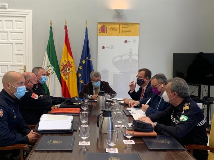 Cabrera y Toscano presiden una reunión sobre el plan de seguridad conjunto para los próximos eventos religiosos y deportivos.