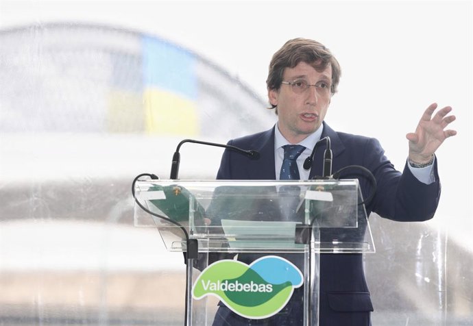 El alcalde José Luis Martínez-Almeida, interviene en la inauguración del puente de la Concordia de Valdebebas, en la intersección entre la calle José Antonio Fernández Ordóñez y la calle Julio Cano Laso, a 9 de marzo de 2022, en Madrid (España). El 'Pue