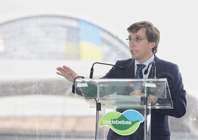 El alcalde José Luis Martínez-Almeida, interviene en la inauguración del puente de la Concordia de Valdebebas, en la intersección entre la calle José Antonio Fernández Ordóñez y la calle Julio Cano Laso, a 9 de marzo de 2022, en Madrid (España). El 'Pue