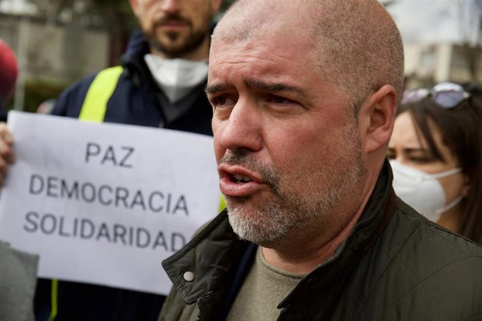 El secretario general de CCCO, Unai Sordo, durante una concentración en solidaridad con el pueblo ucraniano