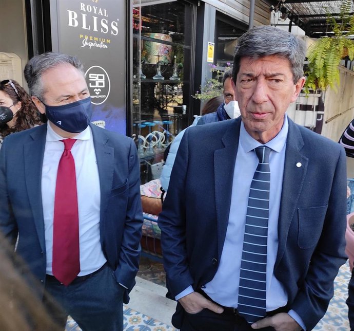 Juan Marín (dcha.), junto al delegado de Turismo de la Junta en Córdoba.