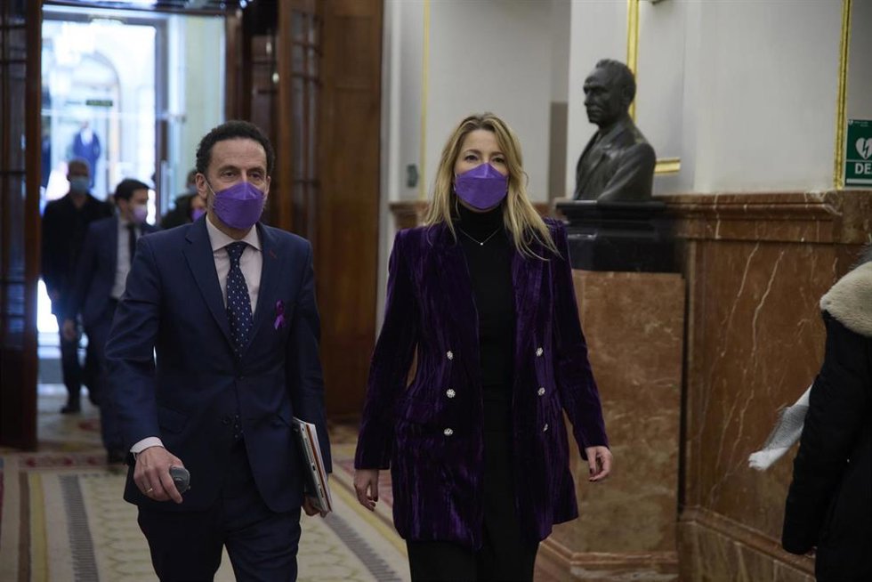 El portavoz parlamentario de Ciudadanos, Edmundo Bal y la diputada de Ciudadanos, María Muñoz Vidal, a su llegada a una sesión plenaria en el Congreso 