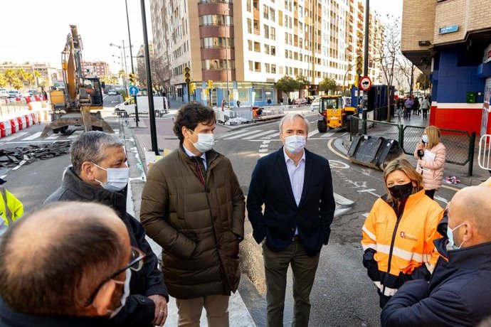 El alcalde de Zaragoza, Jorge Azcón, visita el inicio de la reforma integral de la avenida Navarra