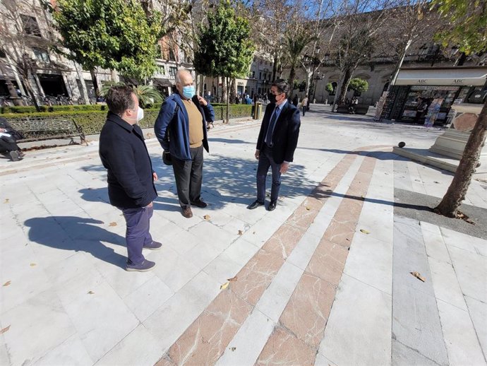 Sevilla.-Cs califica de "atentado estético" el tratamiento dado a la solería de la Plaza Nueva para evitar resbalones