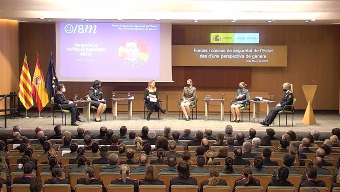 La delegada del Gobierno en Catalunya, M. Eugnia Gay, durante la mesa redonda 'Fuerzas y Cuerpos de Seguridad del Estado desde una perspectiva de género', a día 9 de marzo de 2022