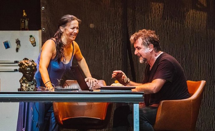 Archivo - Representación de 'Cabezas de cartel' de Perigallo Teatro.