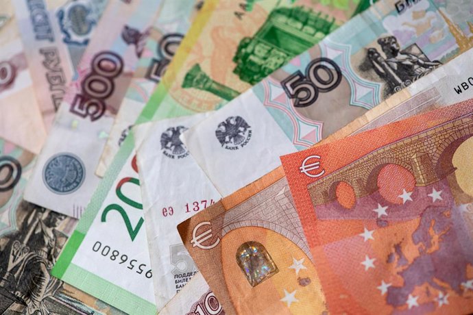Imatge de recurs d'uns bitllets de rubles russos