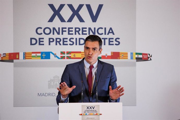 Archivo - El presidente del Gobierno, Pedro Sánchez, durante la Conferencia de Presidentes extraordinaria celebrada en el  Senado, a 22 de diciembre de 2021, en Madrid, (España). La reunión se ha convocado para abordar la situación de la Covid-19 y refo