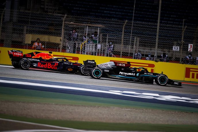 Archivo - HAMILTON Lewis (gbr), Mercedes AMG F1 GP W12 E Performance, VERSTAPPEN Max (ned), Red Bull Racing Honda RB16B, action during Formula 1 Gulf Air Bahrain Grand Prix 2021 from March 26 to 28, 2021 on the Bahrain International Circuit, in Sakhir, 