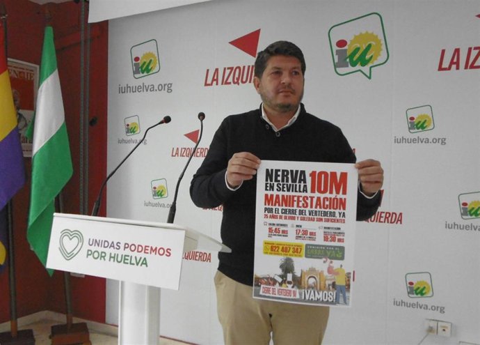 El coordinador provincial de Izquierda Unida en Huelva, Marcos Toti, en rueda de prensa.