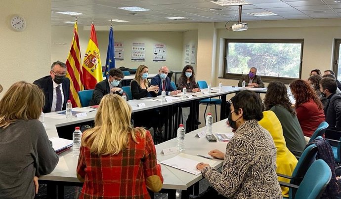 La delegada del Gobierno en Catalunya, Maria Eugnia Gay, preside la reunión para abordar la situación migratoria derivada de la invasión rusa de Ucrania con representantes de las instituciones catalanas