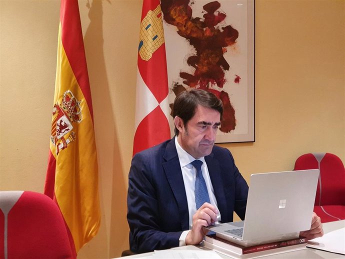 El consejero de Fomento y Medio Ambiente de la Junta de Castilla y León en funciones, Juan Carlos Suárez-Quiñones, durante la reunión de la la Conferencia Sectorial de Vivienda y Suelo.