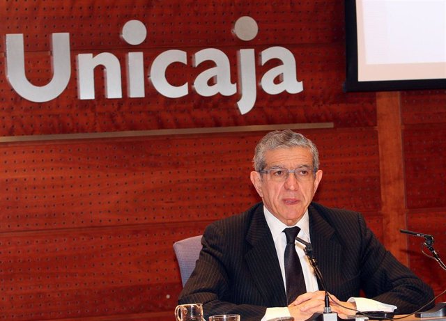 Archivo - Braulio Medel presidente de Unicaja Banco en rueda de prensa