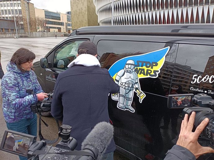 Cuatro ertzainas salen en furgonetas desde Bilbao para recoger a 21 ucranianos en la frontera con Polonia