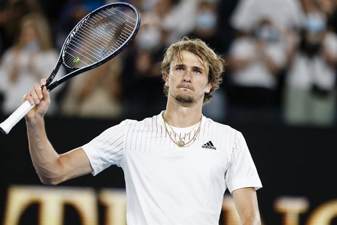 Archivo - FILED - 19 January 2022, Australia, Melbourne: German tennis player Alexander Zverev reacts during his Second Round Men's Singles tennis match against Australia's John Millman on Day 3 of the 2022 Australian Open at Melbourne Park. Photo: Fran