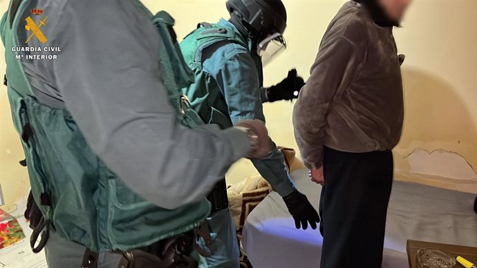 Desmantelado un punto de venta de drogas al 'menudeo' en una vivienda de Alfaro, con una madre y un hijo detenidos