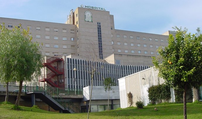 Fachada principal del Hospital de Valme