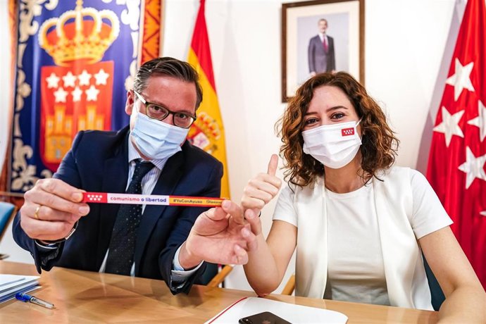 Isabel Díaz Ayuso junto a Alfonso Serrano